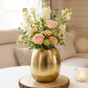 Jarrón moderno de hierro con patrón circular y acabado tallado a mano para uso en interiores. - Product Image 1