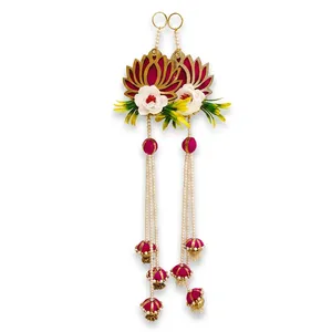 Décoration murale traditionnelle en forme de lotus rose avec des pompons en perles et un motif floral pour la décoration de mariage - Product Image 1