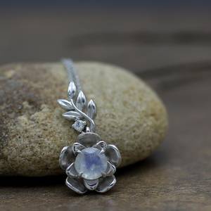 Collier floral en pierre de lune arc-en-ciel, pendentif inspiré de la nature, bijoux de mariage, argent sterling, cadeau pour femme - Product Image 4