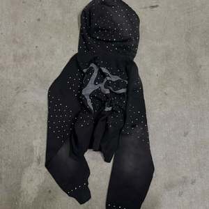 Proveedor de Sudaderas con Pedrería Personalizadas al por Mayor, Sudaderas Extra Grandes de Estilo Urbano - Product Image 4