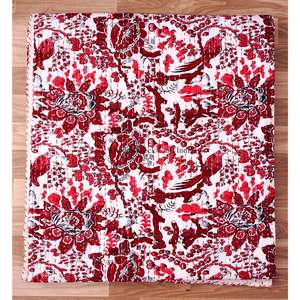 Elegante colcha Kantha de algodón con expresivos estampados hechos a mano y tela natural suave, diseñada para una decoración del hogar que se centra en la comodidad. - Product Image 5