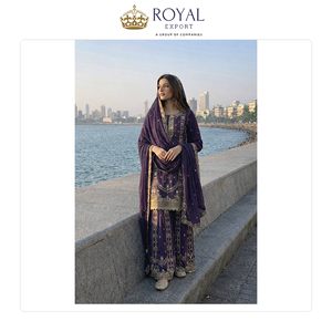 Collection de vêtements traditionnels haut de gamme en soie Chinnon avec broderies, collection de costumes pakistanais pour occasions spéciales, en vente - Product Image 2