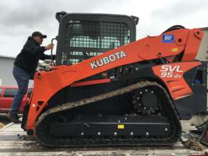 Cargadora de Ruedas Kubota SVL90-2 con Trituradora, Sistema Hidráulico Eaton, Motor Diésel, Motor y Bomba de Alta Eficiencia - Product Image 3