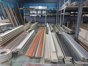 DEWOO Marco de piel de puerta WPC de alta calidad Material de PVC impermeable blanco nuevo estilo para aplicación de dormitorio de Hotel precio al por mayor - Product Image 3