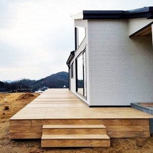 Vente flash : terrasse en composite bois-plastique DUSSEN WOOD, écologique et imperméable, idéale pour les bords de piscine, les barbecues, les jardins, les parcs, les stades et les allées. - Product Image 1