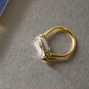 Anillo Moderno de Dos Tonos con Diamante Cultivado en Laboratorio de Corte Cojín de 3.00 CT, Oro Amarillo de 14K, Certificado IGI, Joyería de Compromiso Nupcial de Moda - Product Image 3