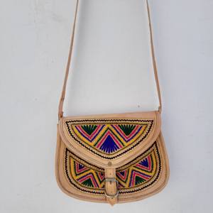 Bolsos de cuero bordados a mano, bolsos de cuero con bordados indios, bolsos de cuero antiguos con bordados. - Product Image 1