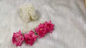 Gajra floral de perlas y rosas hecha a mano con mogra artificial, para bodas, fiestas y celebraciones, ligera y reutilizable. - Product Image 2