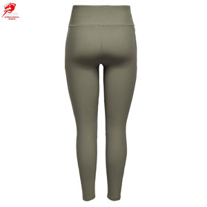 Leggings de sport Fitness Spirit Premium Motion Wear fabriqués au Pakistan, en tissu lisse, pour un maintien optimal, idéaux pour la gym, l'entraînement et le quotidien, offrant un excellent rapport qualité-prix. - Product Image 4