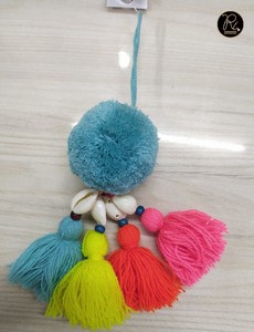 Llavero de estilo étnico con borla y diseño floral colorido para bolso o accesorio de llaves - Product Image 3