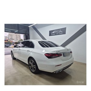 Mercedes-Benz Classe E E350 4MATIC Avantgarde Automatique Sièges en Cuir Volant à Gauche Caméra Arrière Mars 2022 38 033 km - Product Image 4