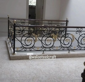 Rampe d'escalier en fer forgé de designer avec détails en laiton des deux côtés, rampe intérieure haut de gamme, exportateur, vente en gros, taille personnalisée - Product Image 2