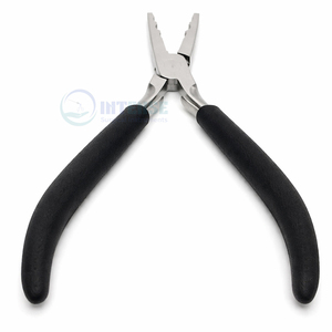 Pinzas de 6 pulgadas de acero inoxidable ligeras para extensiones de cabello, con mango negro clásico y aguja de tracción para un uso rápido y sencillo en salones de belleza. - Product Image 3