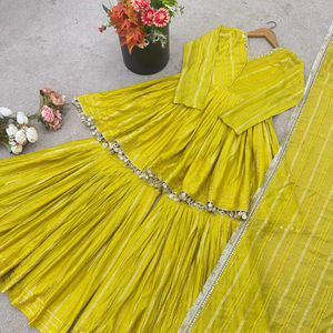 Conjunto Sharara Mal Chanderi con trabajo artesanal de espejos reales y parte inferior acampanada, completamente cosido, ropa étnica de fiesta para mujer, lista para usar. - Product Image 1