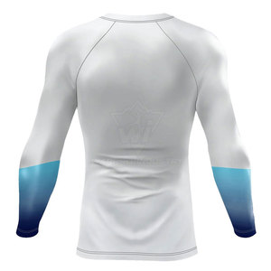 Rashguard athlétique avec tissu doux au toucher, design léger et respirant, et technologie de séchage rapide pour la gym et les sports nautiques - Product Image 2