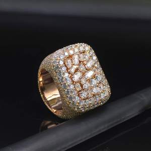 Anillo de Cóctel Unisex de Lujo AMBER JEWELS T-168, Plata 925 con Baño de Rodio, Moissanita con Corte Ovalado, Engaste de Garras, Diseño de Corona - Product Image 1