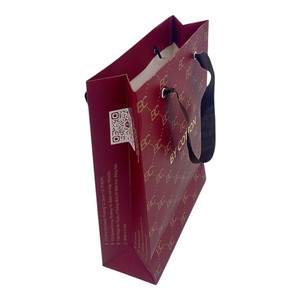 Sac de shopping promotionnel en papier enduit, fabriqué au Vietnam, écologique, réutilisable, avec logo rouge et jaune, estampage à chaud - Product Image 2