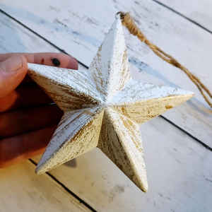 Étoile suspendue en bois blanchi blanc personnalisée, accessoire de support de décoration d'arbre de Noël fait à la main et durable, à bas quantité minimale de commande - Product Image 3