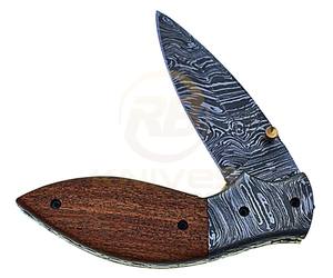 Cuchillo plegable de acero de Damasco hecho a mano con mango de madera – Cuchillo de bolsillo EDC con funda de cuero - Product Image 6