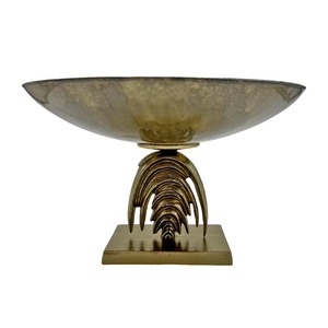 Bol décoratif sur piédestal, idéal pour les buffets d'hôtel, la présentation élégante et la mise en valeur des plats, provenant d'Inde. - Product Image 1