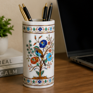 Vase en pierre de calcaire blanc artisanal avec incrustations |   Design floral moderne en Pietra Dura |   Porte-fleurs et porte-stylos décoratif de luxe - Product Image 3
