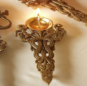 Brûleur d'encens et de diya en laiton, en forme de paon, détaillé. Un chef-d'œuvre du décoration intérieure. Disponible à prix de gros. - Product Image 2