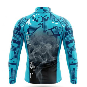 Maillot de compression de football dynamique fabriqué avec un tissu anti-humidité pour les athlètes de football, les passionnés de fitness et les sportifs actifs - Product Image 3
