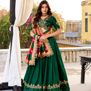 Nouvelle tenue de fête en soie Vichitra, Lehenga Choli avec broderie de paillettes et fils. - Product Image 1