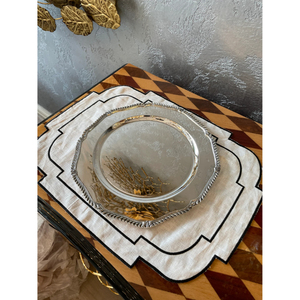 Assiettes de service en métal de couleur argent, finition brillante en laiton poli, pour la table, la cuisine et la présentation des aliments. - Product Image 4