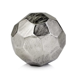 Sculpture de football en métal, faite à la main, décoration de table contemporaine, figurine d'art pour salon - Product Image 4
