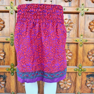 กระโปรงมินิพิมพ์ลายดอกโบฮีเมียนสำหรับผู้หญิง ฤดูร้อน เอวสูง ผ้าไหมแท้ 100% นุ่มสบาย สไตล์โบโฮ เอธนิค กิปซี ชายหาด ODM - Product Image 1