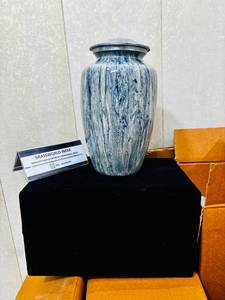Wholesale Brassworld India Adult American Style Eco-Friendly Durable Customizable Cremation Urns <b>Green</b> <b>Velvet</b> Box 200/220 Cubic - Product Image 5