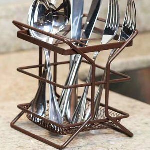 Porte-couverts en fer orné pour la décoration de cuisine traditionnelle, avec travail métallique décoratif et utilisation pratique - Product Image 1