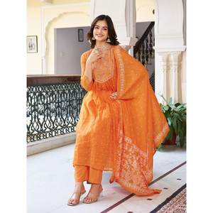 ชุดสูทผู้หญิงสวยสำหรับปาร์ตี้พร้อม dupatta บนล่าง - Product Image 3