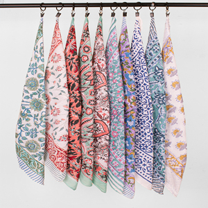 Pañuelo Cuadrado de Alta Calidad 100% Algodón Transpirable y Ecológico con Estampado Floral, para el Cuello o el Cabello, Accesorio Tradicional para el Cabello - Product Image 5