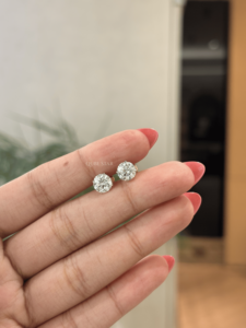 Magnifiques boucles d'oreilles solitaires en diamant de laboratoire 2,45 ct VS EF Or massif 14 carats Bijoux raffinés intemporels Cadeau d'anniversaire de mariage - Product Image 1