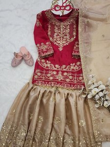 Ensemble Sharara pakistanais rose beige pour filles, tenue ethnique brodée 3 pièces avec dupatta, idéal pour l'Aïd et les mariages - Product Image 3