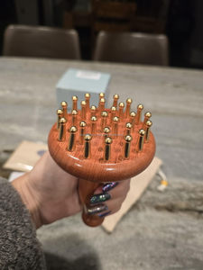 Masseur de tête en bois ayurvédique avec picots en métal bronze pour la croissance des cheveux, peigne d'acupression des méridiens, vente en gros - Product Image 5