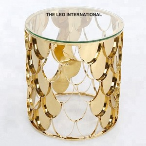 โต๊ะกลางทรงกลมกระจกใสหรูหรา โครงเหล็กกล้าไร้สนิมสีทอง ลายเกล็ดปลา สำหรับใช้ในบ้าน วางกาแฟ - Product Image 1