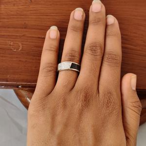 Anillo de Plata de Ley 925 con Circonitas Cúbicas Blancas y Negras Clásicas, Anillo de Banda Geométrica de Lujo para Hombre, Acabado Pulido, Regalo para Fiesta - Product Image 3