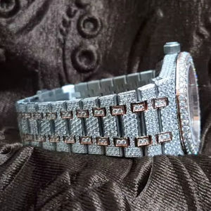 Relojes hechos a mano VVS Clarity Moissanite para hombre más vendidos con estilo de lujo y aspecto atractivo de fabricante indio a precios bajos - Product Image 1