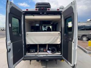 Autocaravana MINT Clase B 2026 RAMz Pleasure Way LEXOR TS l Pleasure Way RV |   RV en venta |   autocaravana |   furgoneta de aventura - Product Image 3