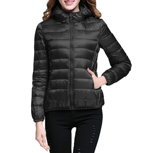 Chaqueta acolchada negra para mujer, con cuello alto, cierre de cremallera, ligera, de manga larga y corte corto. - Product Image 1