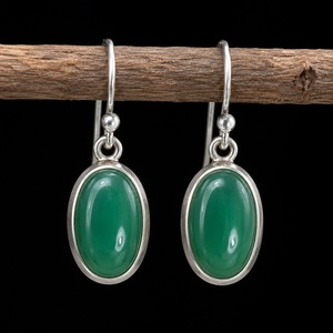Élégantes boucles d'oreilles pendantes en argent sterling 925 avec onyx vert, bijoux artisanaux en pierres précieuses fines - Product Image 1