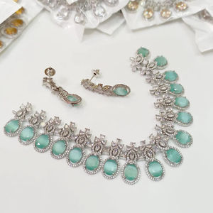 Ensemble collier et boucles d'oreilles de mariée en strass vert menthe – Bijoux de mariage élégants plaqués argent pour les mariées et les occasions spéciales - Product Image 1