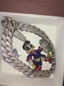 Pendientes de Plata de Ley Chapados en Oro Amarillo de 14k con Diamantes Clásicos de 2.50Ct para Hombre, Estilo Spike, Ideales para Fiestas - Product Image 4