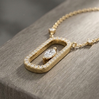 Collier pendentif minimaliste en or jaune plaqué 10K 14K 18K avec halo de diamants de laboratoire taille marquise flottants sur le côté