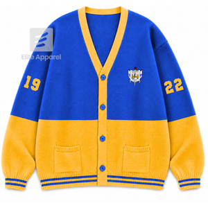 เสื้อสเวตเตอร์วาร์ซิตี้แบบมีรูระบายอากาศของชมรมซิกมาแกมมาโร พร้อมโลโก้ปักด้านหน้า สีน้ำเงินทอง แขนยาวเต็มตัว สำหรับผู้หญิง - Product Image 1