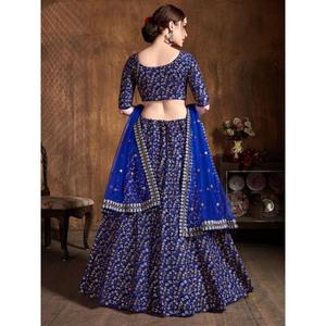 Lehenga choli ชุดแต่งงานผ้าไหมดิบปักเลื่อมสีฟ้าที่น่าสนใจ - Product Image 3