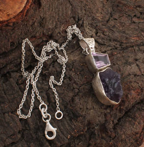 จี้เพทายดิบธรรมชาติสไตล์วินเทจ เงินแท้ 925 ชุบแพลตตินัม คริสตัลสีม่วงหยาบ ไม่เจียระไน หินบำบัด - Product Image 2